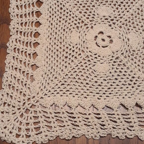 3 pc bundle vintage hand crocheted ecru mats - Picture 5 of 5